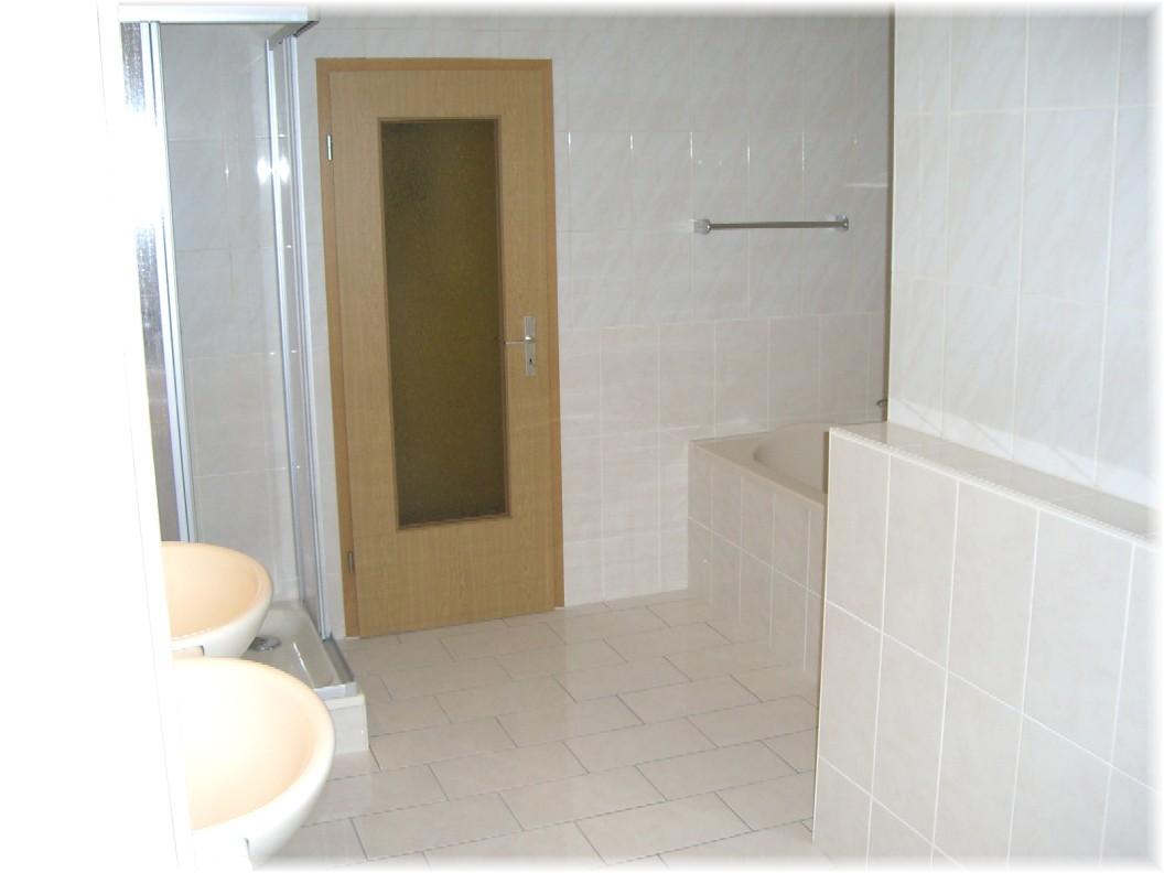 DG, Dusche, Bad, WC ca. 11 m²